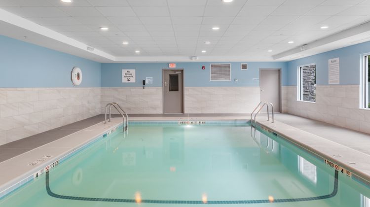 Holiday Inn Express Newington Pool