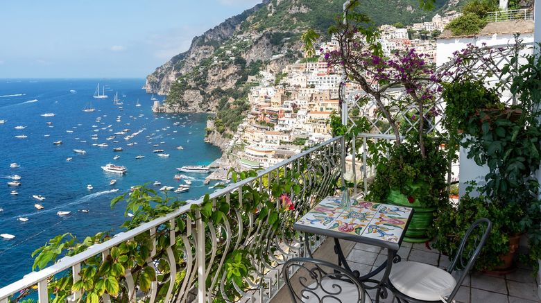 <b>Eden Roc Suites Hotel Suite</b>. Images powered by <a href="https://www.leonardoworldwide.com/" title="Leonardo Worldwide" target="_blank">Leonardo</a>.