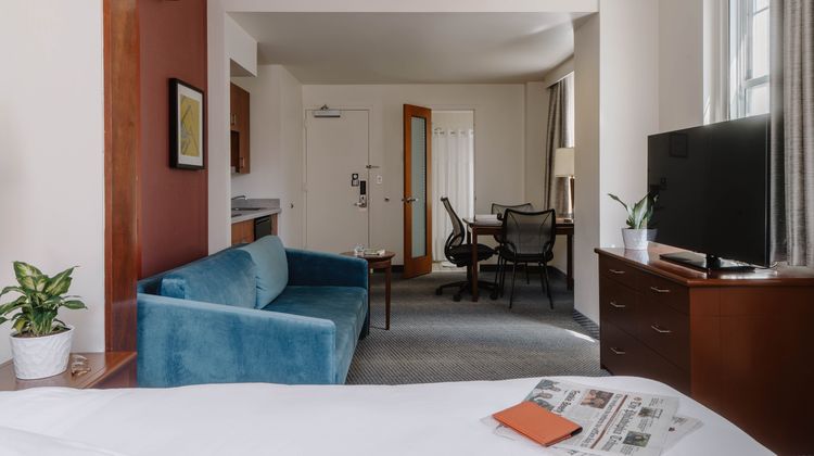 Club Quarters in Philadelphia Suite