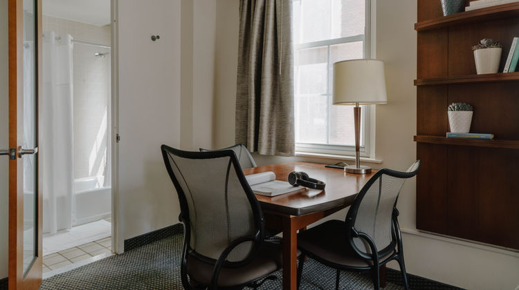 Club Quarters in Philadelphia Suite