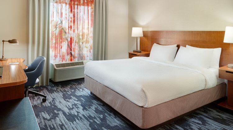 Fairfield Inn & Suites Anderson Clemson Room