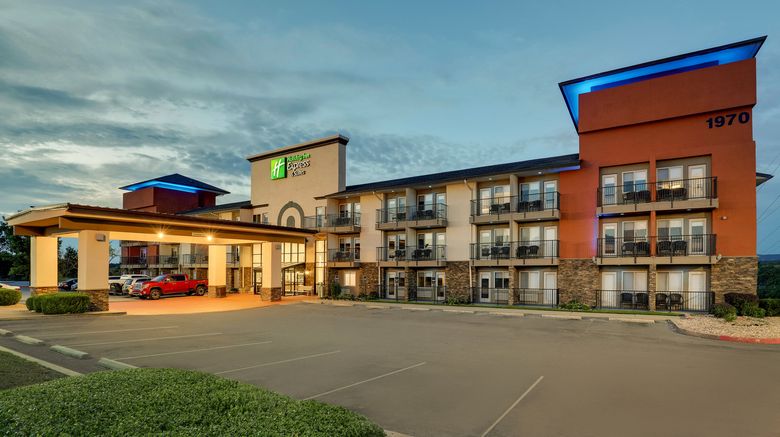 <b>Holiday Inn Express & Suites Branson 76 Exterior</b>. Images powered by <a href="https://www.leonardoworldwide.com/" title="Leonardo Worldwide" target="_blank">Leonardo</a>.