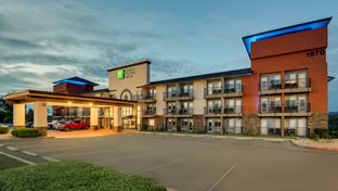 Holiday Inn Express & Suites Branson 76
