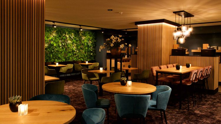 Arrows Hotel Restaurant