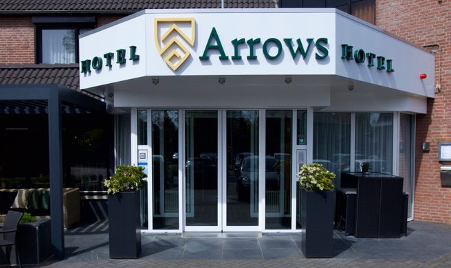 Arrows Hotel Exterior