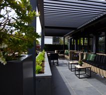 Arrows Hotel Exterior