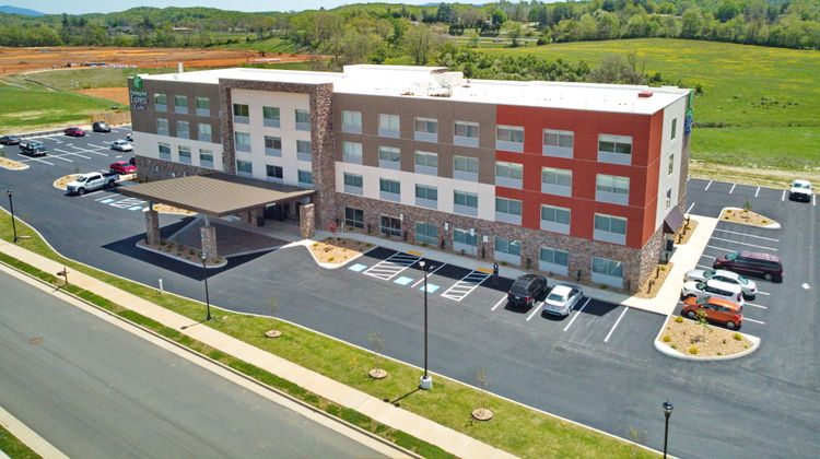 Holiday Inn Express & Suites Abingdon Exterior