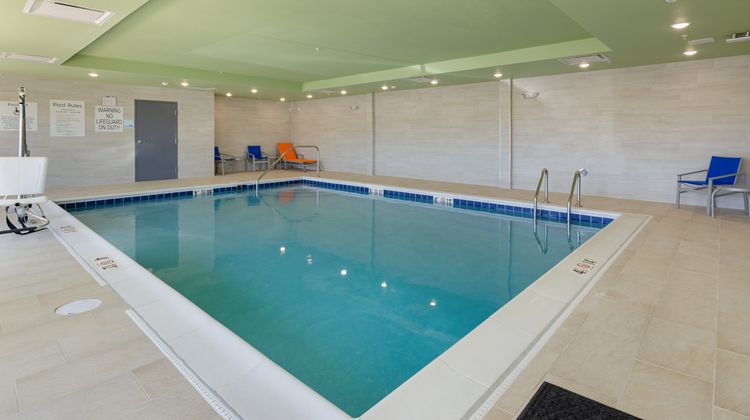 Holiday Inn Express & Suites Abingdon Pool