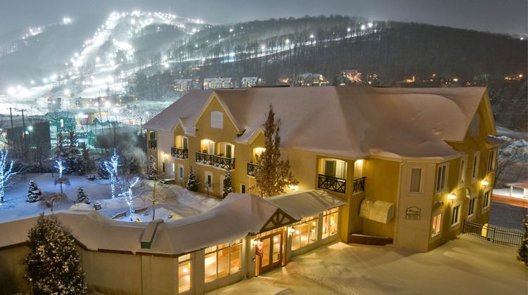 Chateau Bromont Exterior