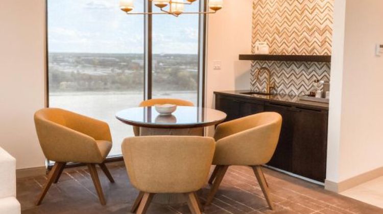 Omni Viking Lakes Hotel Suite