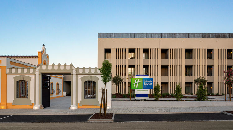 Holiday Inn Express Evora Exterior
