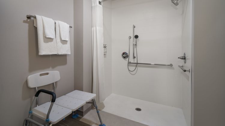 Holiday Inn Express & Suites Grand Haven Room