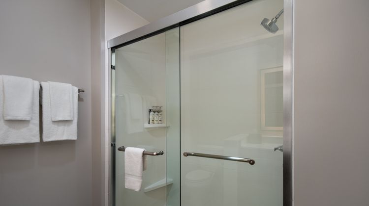 Holiday Inn Express & Suites Grand Haven Room
