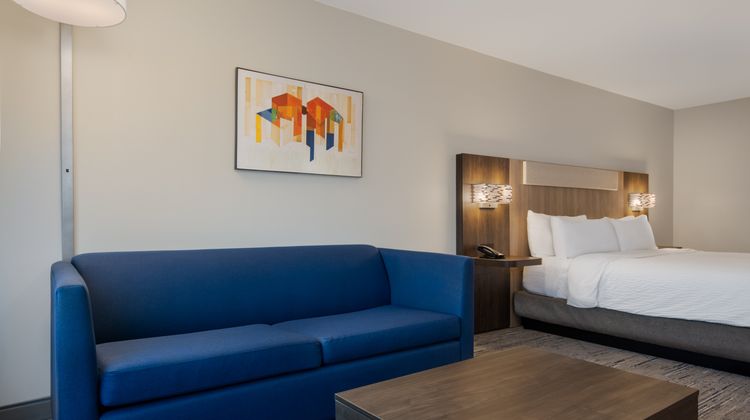 Holiday Inn Express & Suites Grand Haven Suite