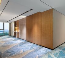 Holiday Inn Wuhan Houguan Lake Lobby