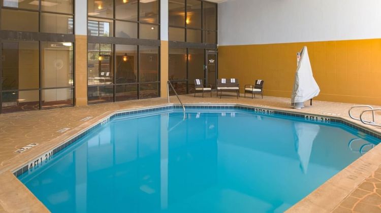 MCM Elegante Hotel & Suites Pool