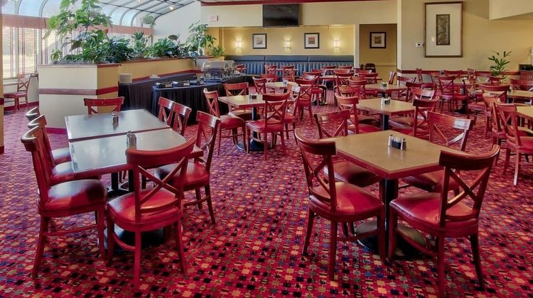 MCM Elegante Hotel & Suites Restaurant