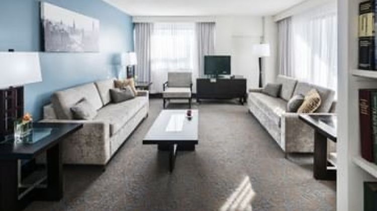 Ottawa Embassy Hotel & Suites Lobby