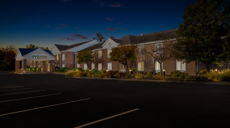 HomeTowne Studios East Lansing Okemos Exterior