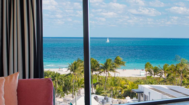 <b>Moxy Miami South Beach Suite</b>. Images powered by <a href="https://www.leonardoworldwide.com/" title="Leonardo Worldwide" target="_blank">Leonardo</a>.