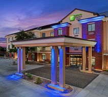 Holiday Inn Express/Suites Midland Loop Exterior
