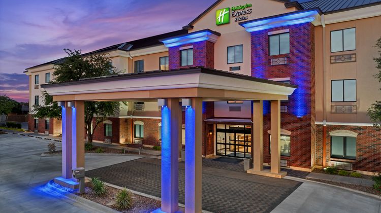 Holiday Inn Express/Suites Midland Loop Exterior