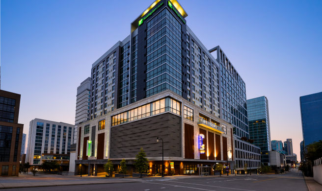 Holiday Inn & Suites Nashville Downtown Exterior
