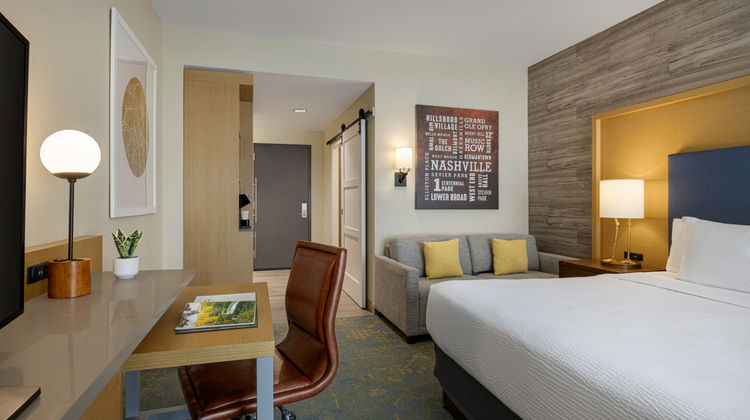 Holiday Inn & Suites Nashville Downtown Room