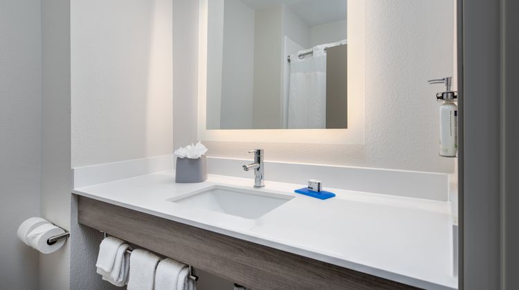 Holiday Inn Express Hotel Dallas West Room