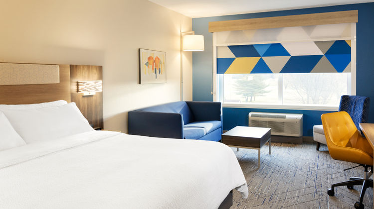 Holiday Inn Express Hotel & Suites Room