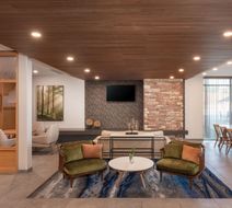 Fairfield Inn & Suites at MH Landing Lobby