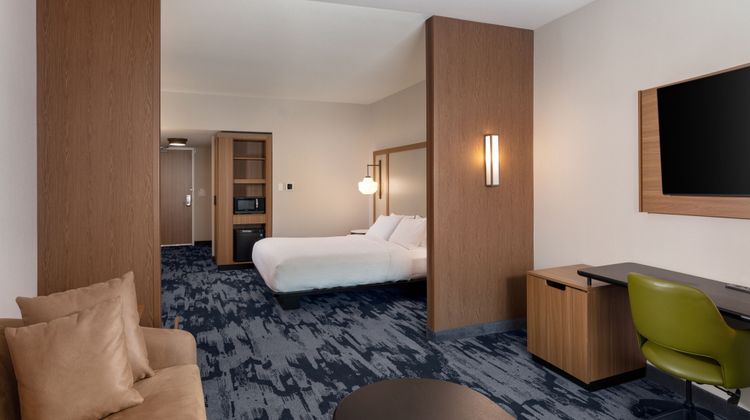 Fairfield Inn & Suites at MH Landing Suite