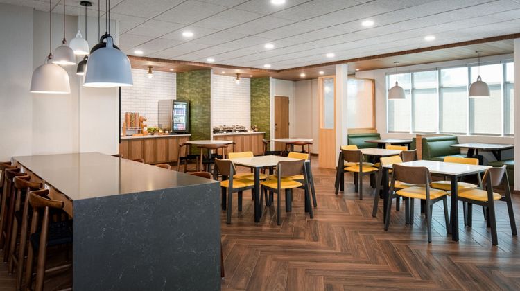 Fairfield Inn & Suites at MH Landing Restaurant