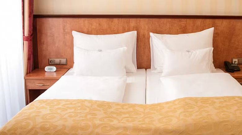 <b>Opera Suites Room</b>. Images powered by <a href="https://www.leonardoworldwide.com/" title="Leonardo Worldwide" target="_blank">Leonardo</a>.