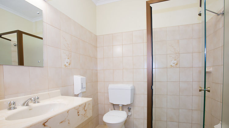 Standpipe Golf Motor Inn Room