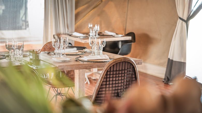 <b>Singita Mara River Tented Camp Restaurant</b>. Images powered by <a href="https://www.leonardoworldwide.com/" title="Leonardo Worldwide" target="_blank">Leonardo</a>.