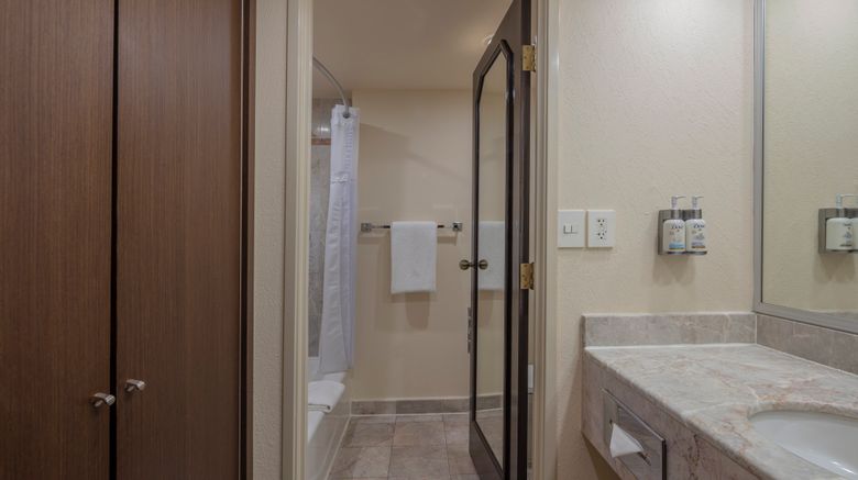 <b>Holiday Inn Puebla La Noria Room</b>. Images powered by <a href="https://www.leonardoworldwide.com/" title="Leonardo Worldwide" target="_blank">Leonardo</a>.