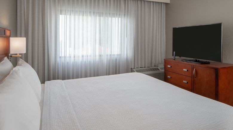 <b>Courtyard by Marriott Nashville Airport Suite</b>. Images powered by <a href="https://www.leonardoworldwide.com/" title="Leonardo Worldwide" target="_blank">Leonardo</a>.