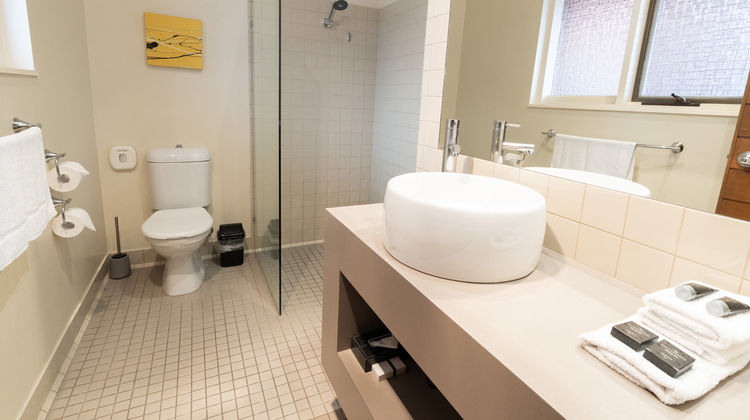 Sovereign Park Motor Inn Room