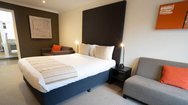 Sovereign Park Motor Inn Room