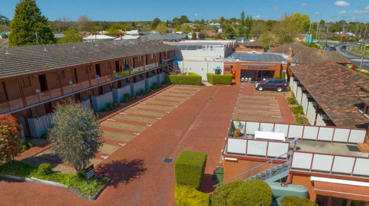 Sovereign Park Motor Inn Exterior