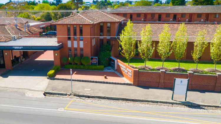 Sovereign Park Motor Inn Exterior