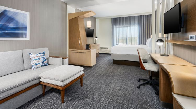 Courtyard Auburn Suite
