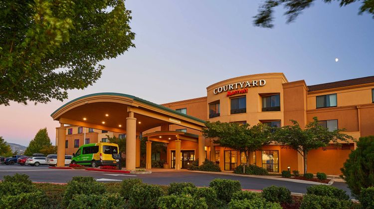 Courtyard Medford Airport Exterior