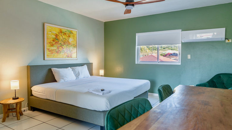 <b>voco Surfside Aruba Room</b>. Images powered by <a href="https://www.leonardoworldwide.com/" title="Leonardo Worldwide" target="_blank">Leonardo</a>.