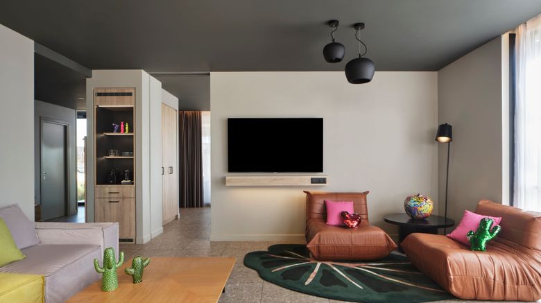 <b>Moxy Athens City Suite</b>. Images powered by <a href="https://www.leonardoworldwide.com/" title="Leonardo Worldwide" target="_blank">Leonardo</a>.