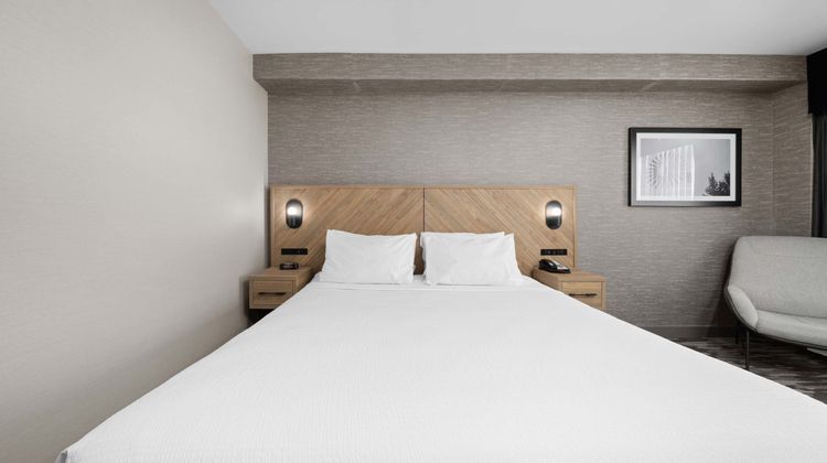 Sandman Hotel Calgary Airport Room