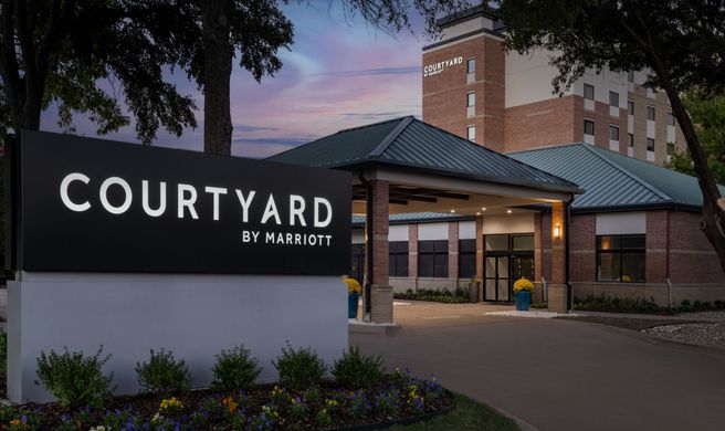 Courtyard by Marriott Addison Quorum Exterior