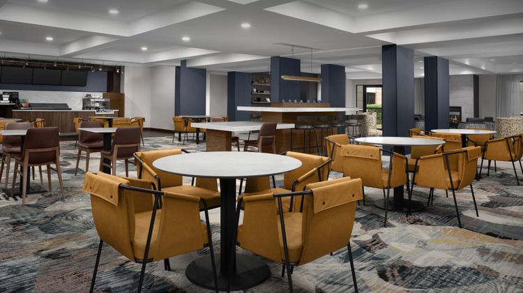 Courtyard by Marriott Addison Quorum Lobby