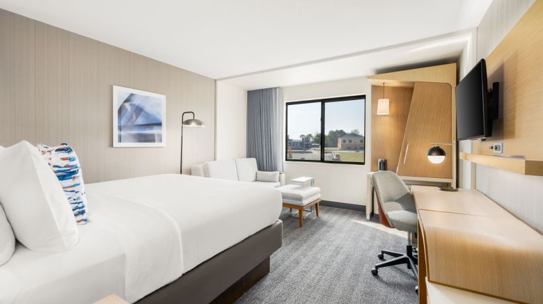 <b>Courtyard Columbus/PhenixCity Riverfront Room</b>. Images powered by <a href="https://www.leonardoworldwide.com/" title="Leonardo Worldwide" target="_blank">Leonardo</a>.